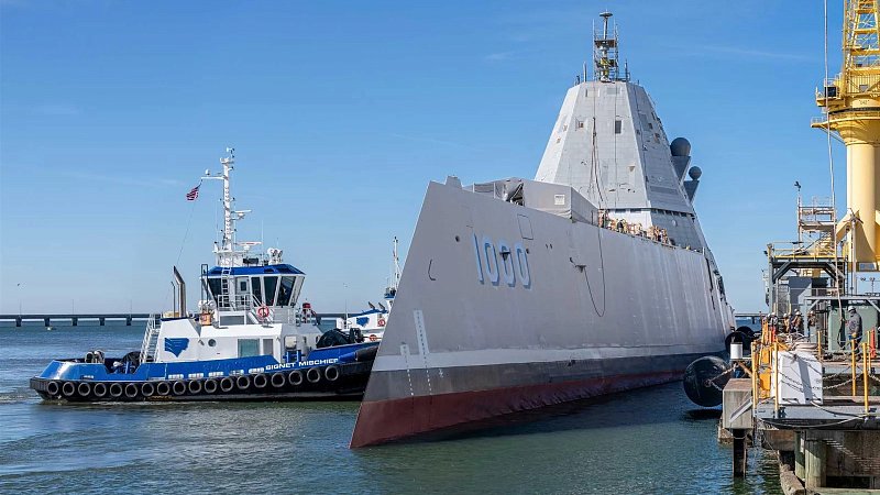 Эсминец "Зумвальт" после демонтажа 155-мм орудий